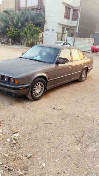 السلام عليكم بي ئم 525مكينه فانوس غرفه كهربائي فتحه سقف السياره جاهزه تبريد شغال گير ومكينه خير من الله السياره بأسمي  لتواصل ***********
