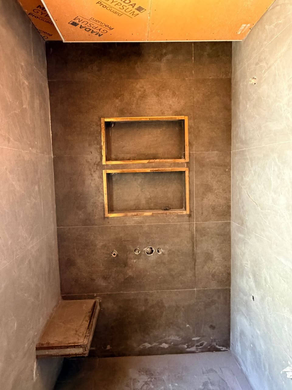 ر اسطه سيراميك. ارضي جداري. بايات. مكاني نجف. شغل مضبوط. استلام مهندس. كبان ليزر. اخذ متر ويوميه.  ***********
