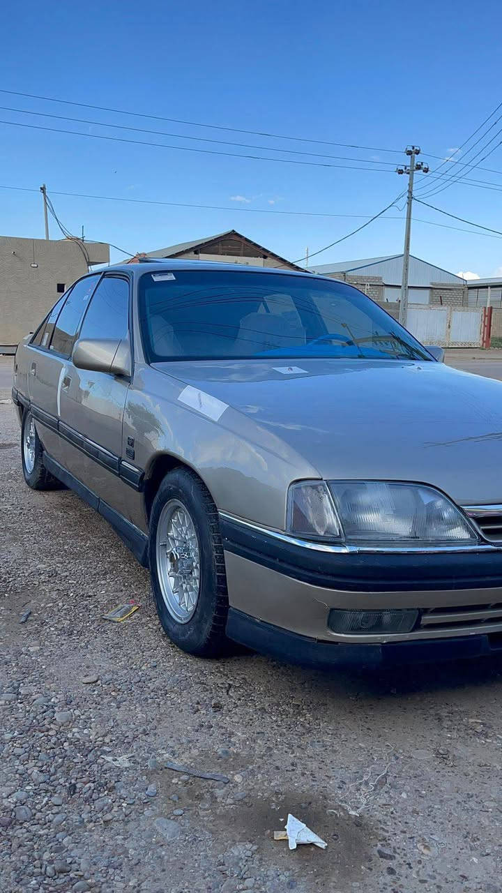 اوبل اوميكا 1992 شمباني
مكينه ٢٠٠٠ 
السياره مصبوغه عام لجماليا 
فتحه 
صدر جديد
 داخل صاج 
دوشمه جديد 
ويلكب جديد 
كير عادي 
بجم كامل وبلوجكترات مازدات سكنات كله جديد 
محرك عل ايدي جفته 
بك لايتاات جديد 
جامه أماميه جديده 
باتري ليوم شديته 
محرك جاهز 
رقم بابل مشروع وطني 

السياره حلوه وخير من الله ترايه حلو 
 
السعر ٣٨ وبيها مجال 
مكاني بغداد التاجي 
***********
***********
