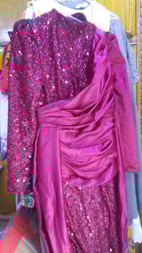 متوفر • ملابس