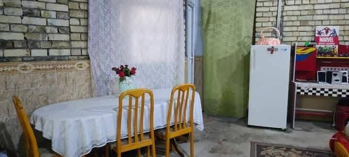 السلام عليكم
دار للبيع

المساحة 140متر

 الواجه7.. النزال 20

 غير مكتمل كما موضح في الصور يحتوي على طرمة ومدخلين واستقبال ومطبخ وهول داخلي كبير وغرفة نوم كبيرة ومناور عدد اثنين العنوان  الدورة زراعي العبيدي اخر فرع قبل الكورنيش شارع الجامع

السعر 140

للاستفسار الاتصال على

***********
