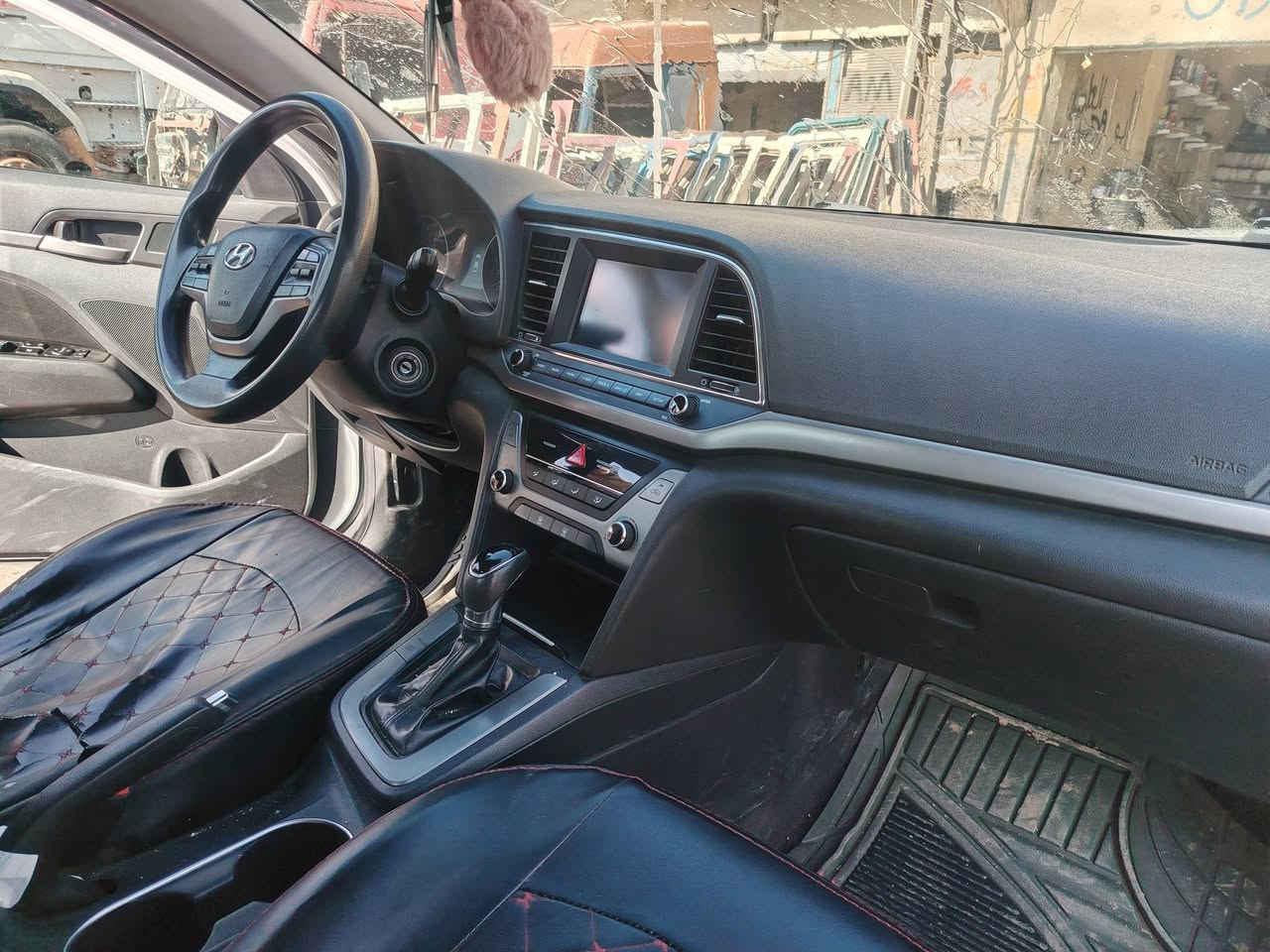 النتره 2018  رقم اربيل دولي
سياره نضيفه  مال بيت شرط
كير محرك شرط مكينا ما مفتوحه
طخم تاير جديد
بيها جاملغ امامي صبغ وربع البوند بي تكشير وشويه بل سقف
السعر 122  وبيها مجال قليل
***********
***********
