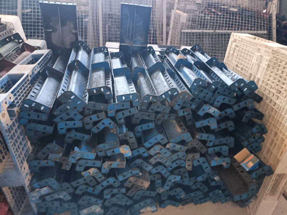 السلام عليكم يتوفر قالب حديد دنك مستخدم 4 مرات فقط نظيف جدا متنوعة 1متر و2 متر و3 متر 
الكمية 21 طن تباع الكمية كلها التفاصيل وات ساب 
*********** مراسلة فقط
