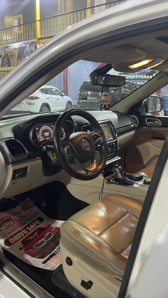 جيب خليجي ٢٠٢١
ابيض
مكفوله عدا طعجه  صغيره باب خلفي
ماشيه  ٨٠ الف ميل
كهربائيات كلها شغاله
كير ومكينه كفاله
تايرات جدد
السعر ٣٥٠ ورقه وبيها مجال بسيط
***********
