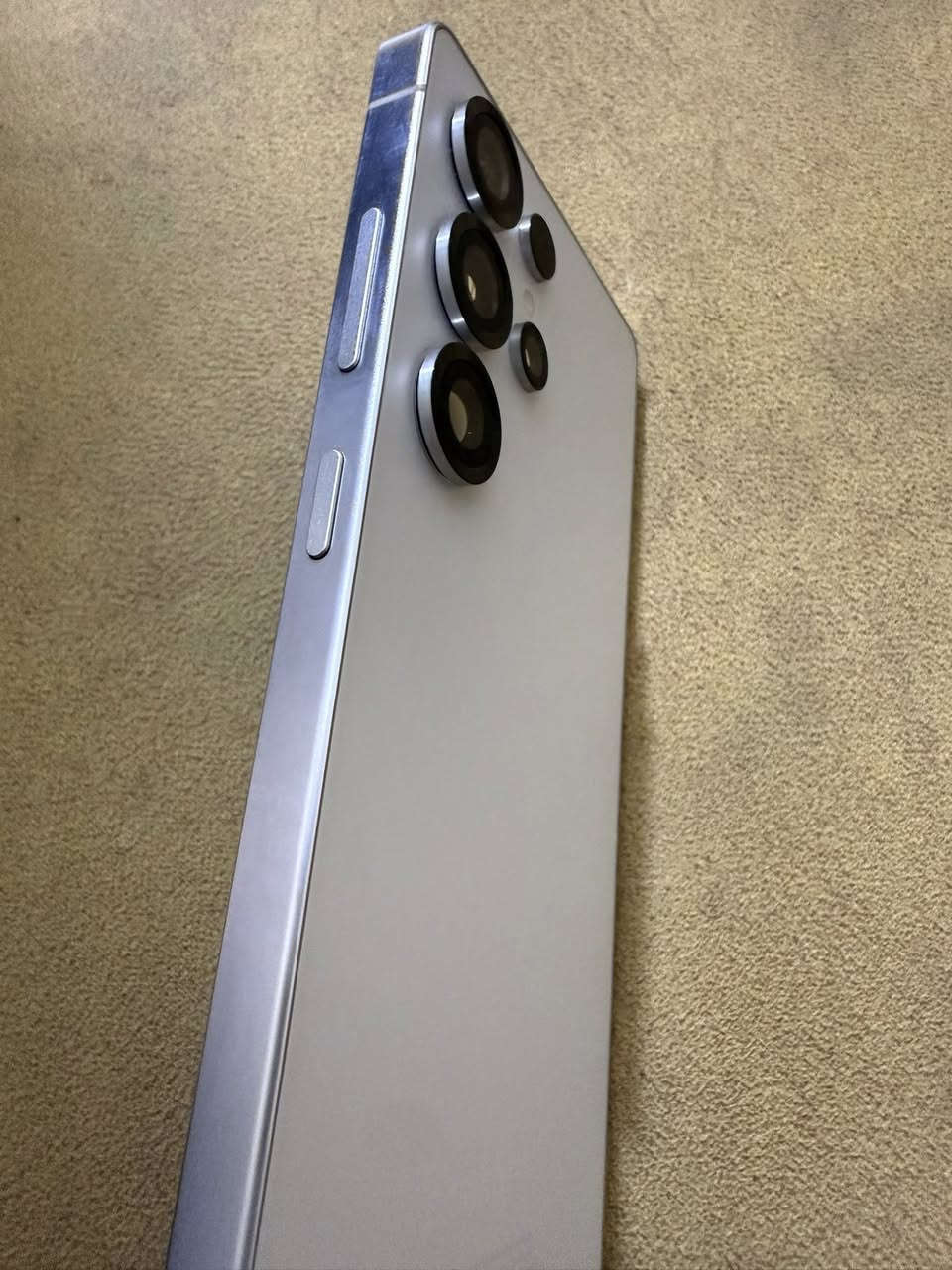 ذاكره 256 بدون كارتونه ضمان عين الفهدنضاضه ميه بل ميه السعر1150000 الف ***********S25
