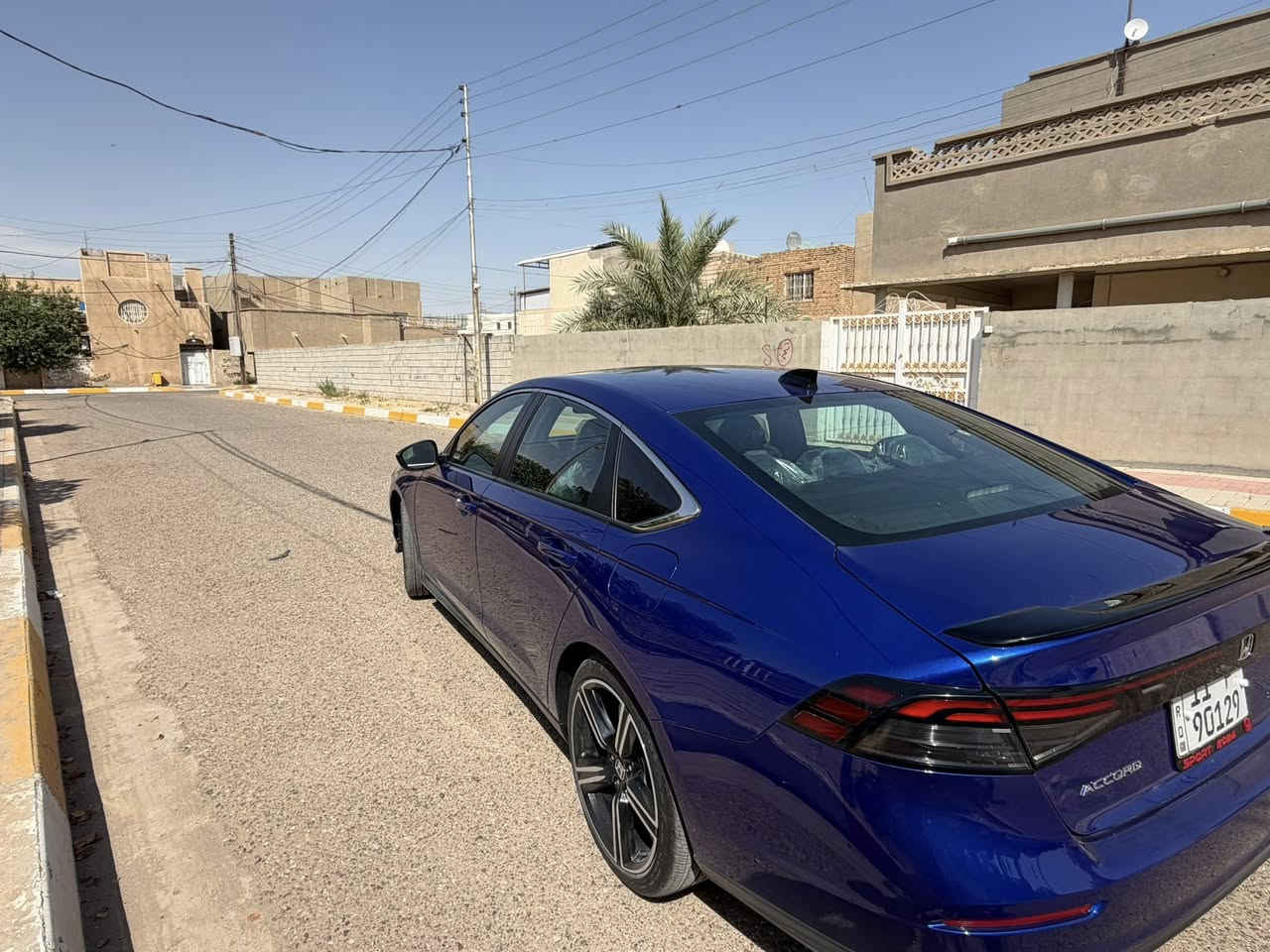 السلام عليكم هوندا اكورد 2024 سبورتL
بصمة 

سيارة نظيفة وحادث خفيف جداً
وسياره مغلفه ppf ضمان عشر سنوات 

📌 المواصفات:

* محرك هايبرد اقتصادي (بنزين + كهرباء)

* شاشة كبيرة 

* Apple CarPlay + Android Auto

* بصمة تشغيل + دخول ذكي

* مقاعد جلد كهرباء

* كاميرات دواره

* مثبت سرعة + أنظمة أمان كاملة

📊 التفاصيل:

* الموديل: 2024

* اللون: ازرق 

* الممشى: 26km

* الحالة: ممتازة / فحص كامل

السيارة حادثه دعاميه خلفيه فقط 
 
* 

📍 الموقع:  بغداد / الرمادي

📞 :***********
