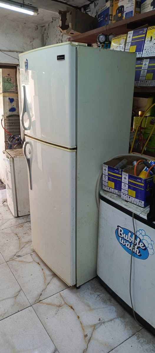 ثلاجات للبيع سعر الثلاجه 150عنوان الشعب رقم الهاتف ***********
