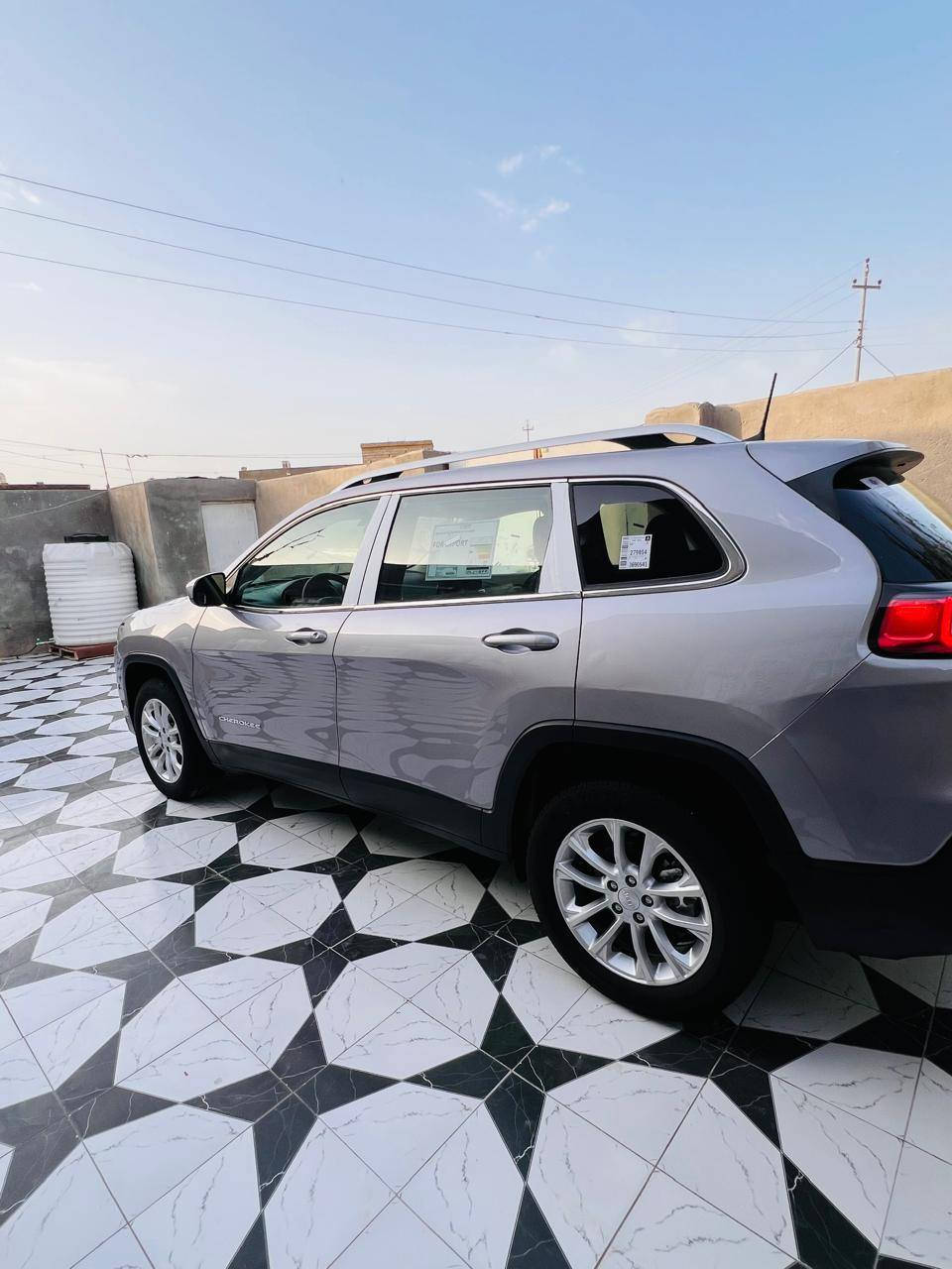 السلام عليكم ورحمة الله وبركاته.                             جيب بزون 2019 بغداد حره بسمي 
وارد امريكي حادث بنيد وجاملغ صبغ فقط صوره الحادث بل منشور باقي كفاله عام سياره جديده استخدام شخصي ماشيه 40 الف بوضع شركه بعده  مكينه  4 سلندر  مامفتوح موصفات حلوه نص فول السعر 129 وبيه مجال الشراي يتصل وبيه خير ويدلل 
مكاني ناصريه مركز                                                   اللاًستفسار اتصل. ***********
