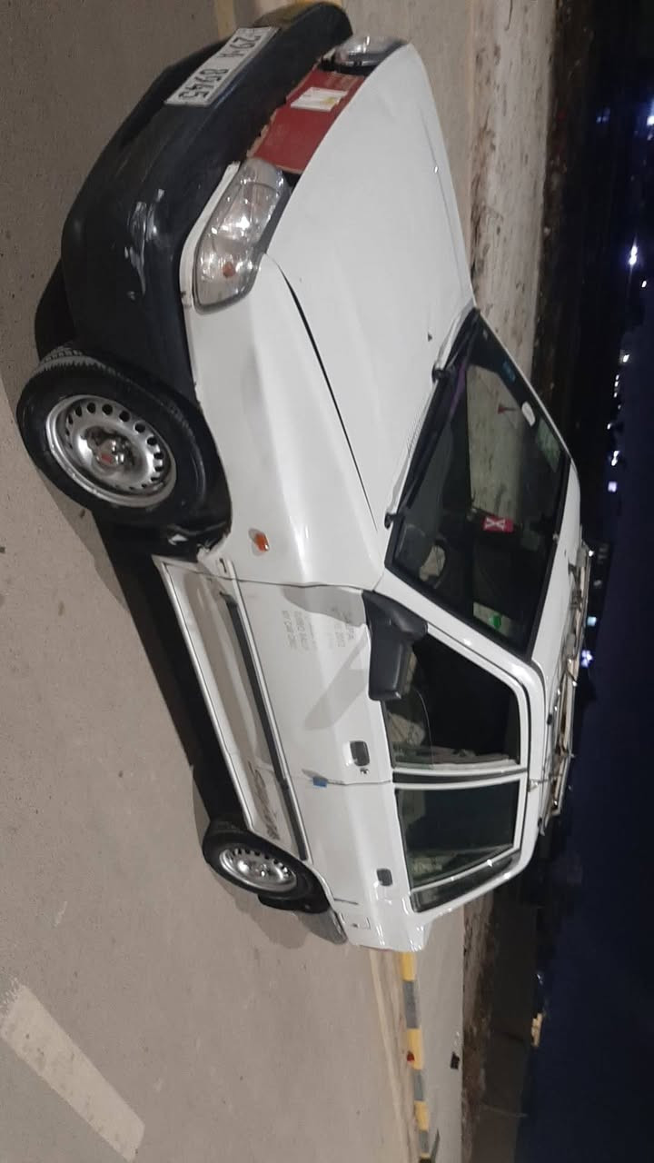 سلام عليكم سايبه مديل 2012 سيارة حلوه داخله نضيف تجي شوف بيه ملاحظات قليله يعني بزايد ورقه تكلبه كلاب مكان كوت كير مكينه مابيهن شي بس كام شفت وصدر عوزه  سعره 32 وبيه مجال وهاذ رقمي ***********
