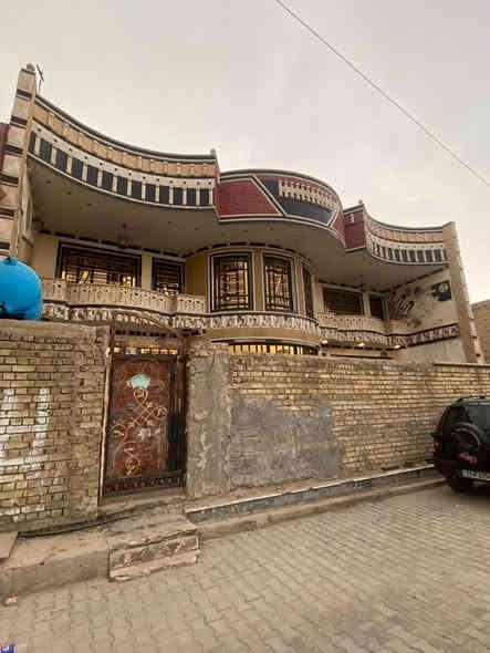 السلام عليكم  
دار للبيع مساحه 340 متر 
استقبال كبير  + حولي + ٤ غرف غرفة جوه و ثلاث غرف فوگ + كراج وحديقه 
العنوان: الشعلة شارع الغربي قرب حسينية جليل الدراجي 

للاستفسار الاتصال على
‭***********
***********
