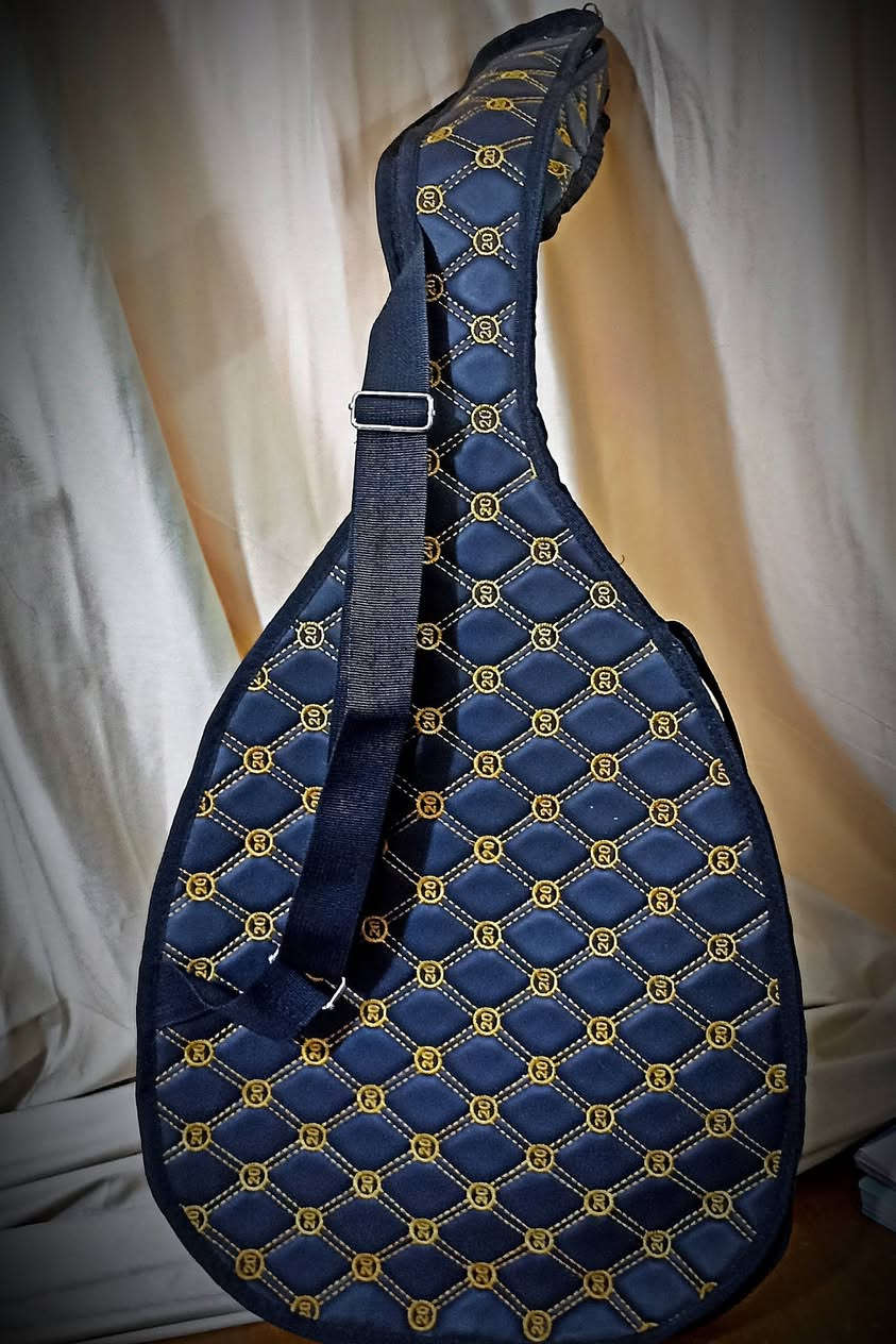 السلام عليكم (( صناعتنا ))
تم صناعة الة عود كهربائي مع حقيبة مبطنة
ملاحظة العود مباع
مع تحيات باسل الجراح لصناعة الة العود
واتساب ///***********
