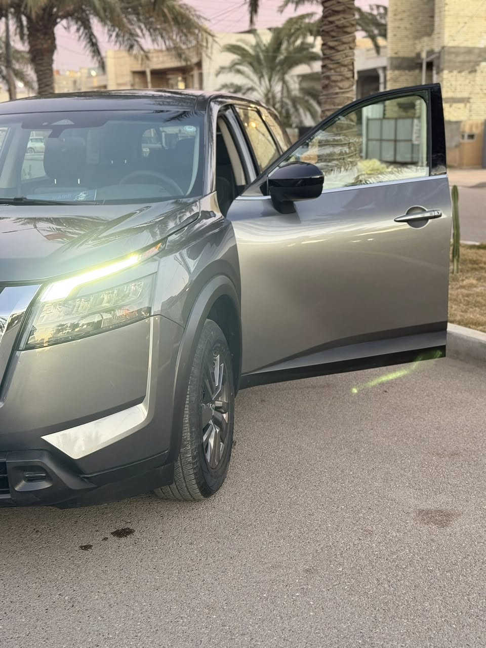 📌(Nissan Pathfinder 2023  (S
♦️المواصفات/ سياره مرقم أربيل                                                            ماشيه سياره99353الف كيلو متر قابل للزيادة
الاتصال على الرقم ***********
السعر225ورقة 
دفع رباعي 
بصمة تشغيل
بصمة ابواب
كشنات مخمل
تشغيل عن بعد
السيارة دفع رباعي 4WD
رادار امامي (تحديد مسار)
رادار جانبي (نقاط عمياء)
رادار خلفي (تحذير من الاصطدام)  وتضرب بريك من بحدها بس تتحسس بشي من ترجع 
كامرة خلفية 
حساسات  خلفية 
تبريد قطعتين لمس
تحكم وضعيات القيادة...Drive Modes 
شفتات استيرن 
Apple Car Play
Android Auto 
هاند بريك بصمة
اوتو هولد Auto Hold
مانع انزلاق
ضرر سياره موضح بالصور والتقرير مالتها موجود ورقم الشاصي موجود 
مكان السيارة بغداد السيدية
