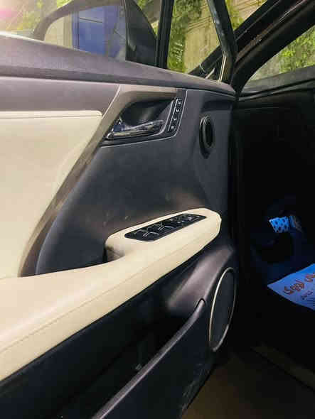 لكزز موديل 2017
بي صبغ 2 قطعة بدون دواخل وارباك 
المسافة مقطوعة 80 الف ميل 
محرك 4توربو 
سعر 235

***********
