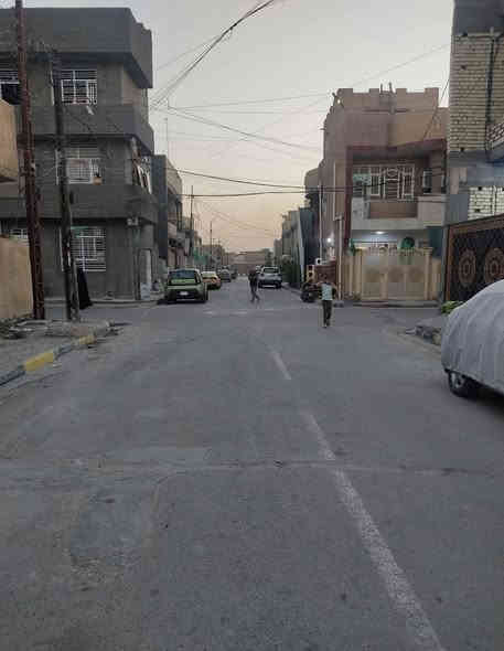 السلام عليكم توفر عندي بيت طابو زراعي سند25 مساحة البيت 115متر /جبهه--5سم-25 --/نزال ---23/ طابق واحد الرادله شويه ترتيب  كامله كل الخدمات مي مجاري كهرباء تبليط عرض الفرع11متر التبليط 8 امتار  موقع البيت البلديات الضباط خلف الصحفيين قرب مدرسه زين القوس منطقه حي الامير للاستفسار اكثر الاتصال *********** /للتاكيد سند وكاله موجودات على طابو الخلاني والسعر 82  وبي مجال
