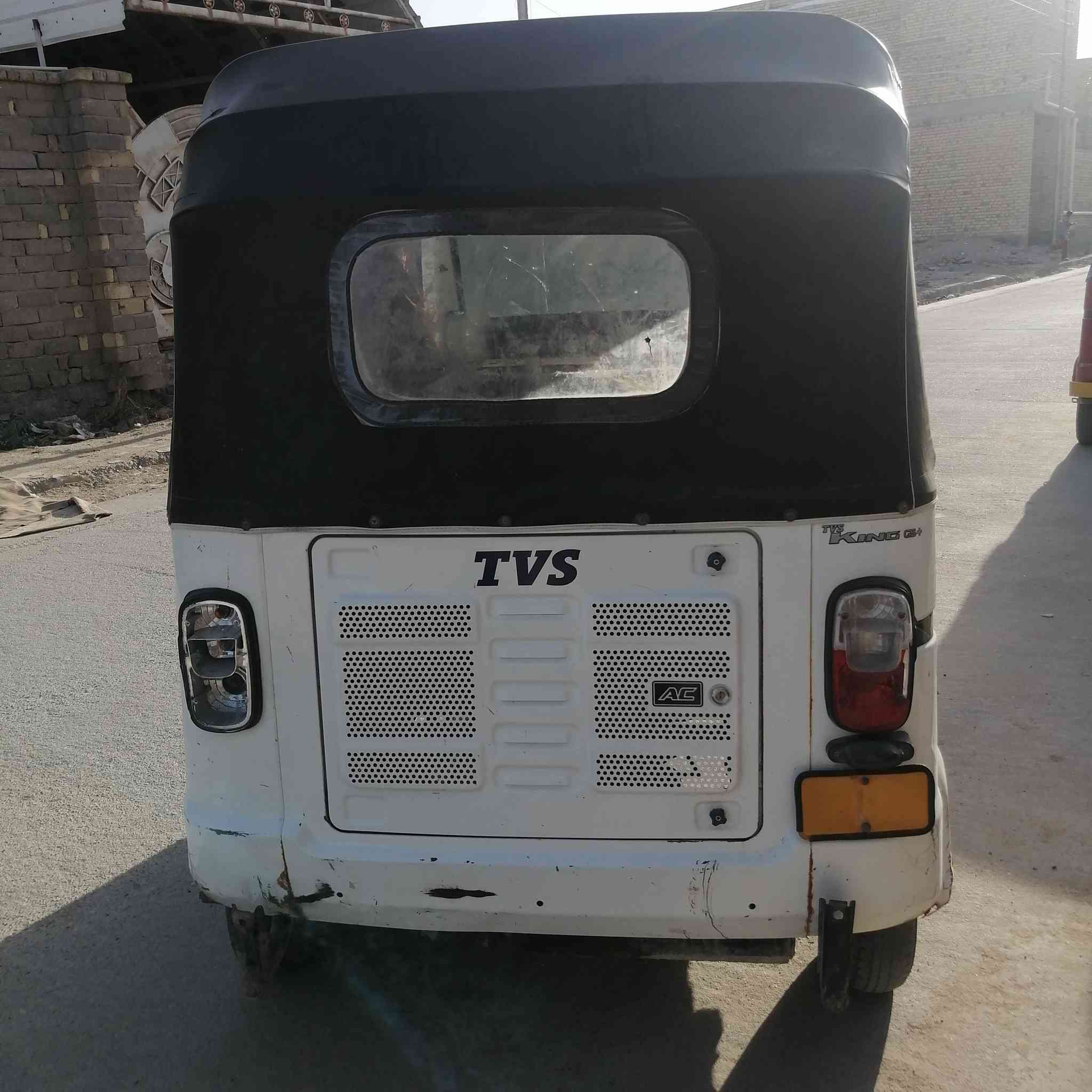 تكتك TVS للبيع مديل 2020
 رقم وسنويه مداور ثاني يوم
محرك 2022
تخم تاير جديد
جاهزه التكتك مابيه اي نقص
العنوان ذي قار قضاء الفهود
***********
السعر 5 ونص وبيه مجال حك الجيه

