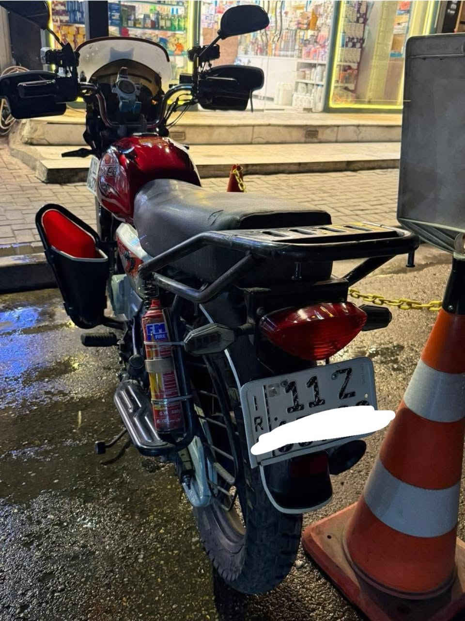 سلام عليكم بوكسر للبيع مديل ٢٢  داخله بل ٢٣ مرقم باسمي رقم جديد هزه جديده  ب مليونين و ٥٠٠ وبيه مجال بسيط ***********
