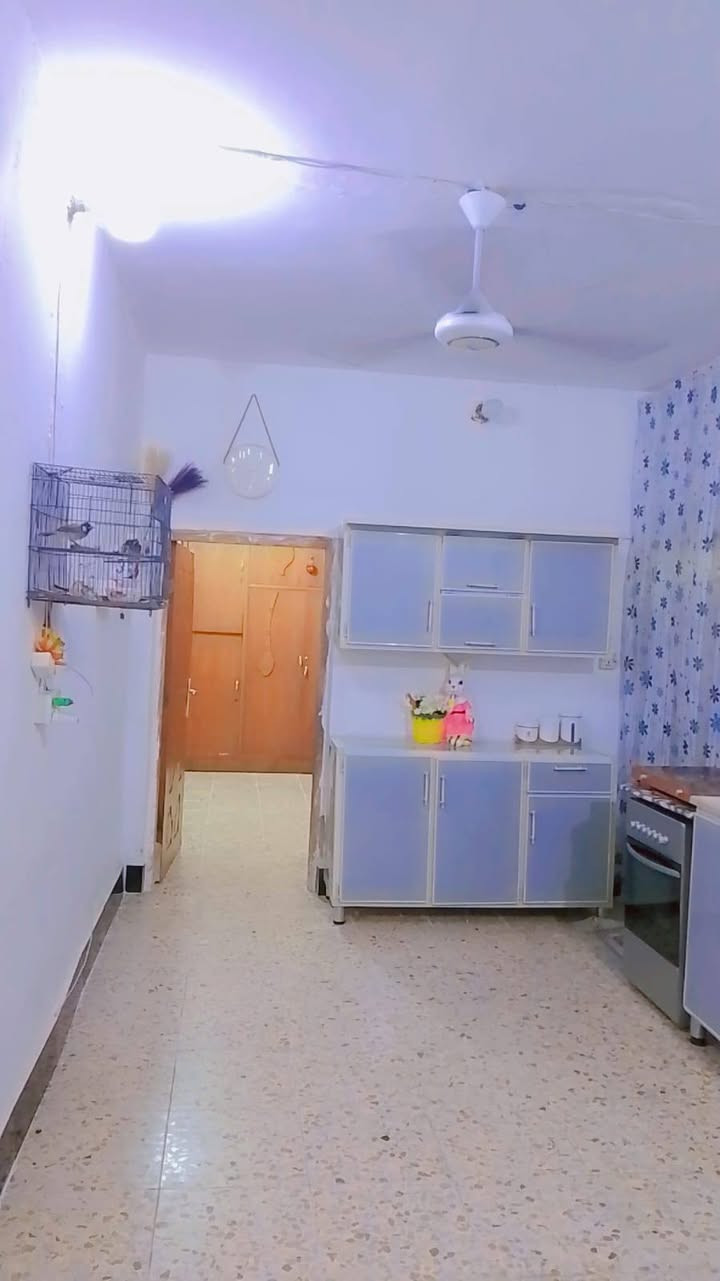 السلام عليكم بيت 100 متر للبيع   صاير بين الخدمات وبين السكلات على شارع 20  مقابيله مدارس رقم الهاتف يوجد واتساب‏                ‪***********‬‏
