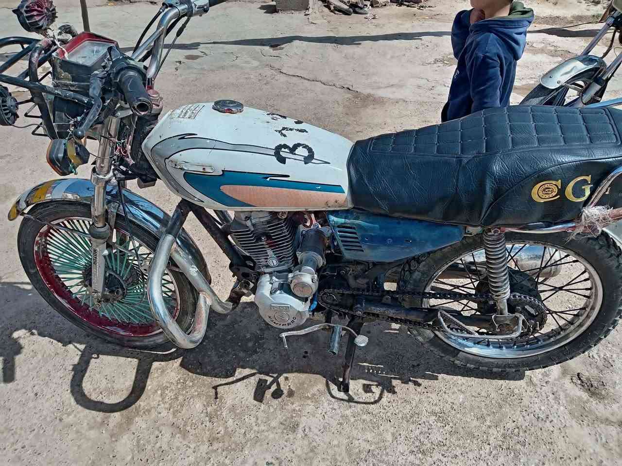 ماطور خمسه كير محرك نضيف كهربائيات شغاله السعر 200وبيه مجال مكاني الحويجه لتصال ***********
