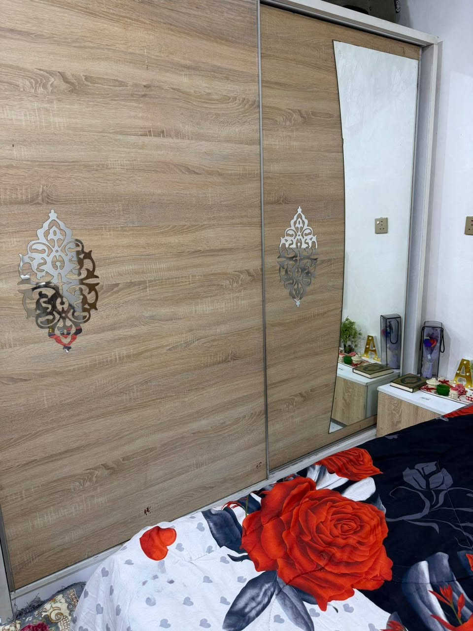 السلام عليكم عندي غرفه للبيع مستعمله نضافتها حلوه هاي كدامكم لونها كذلك حلو
5 قطع 
جربايه نفرين + كنتور +ميز تواليت + قطعتين مجرات جانبيه 
سعرها مع الدوشك 150 ألف
امانه الله بس الدوشك اشتريته ب110


**إذا كنت صاحب هذا الإعلان وتريد حذفه لأي سبب، رجاءا أرسل رسالة إلى الدعم الفني**