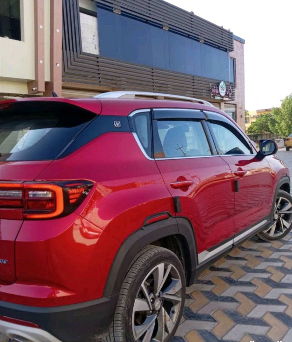 للبيع: شانجان CS35 Plus بمواصفات الشركة 🚗
​الموديل: 2020
​اللون: أحمر مميز 🔴
​المحرك: 1.6 Turbo (عزم وقوة ممتازة)
​المسافة المقطوعة: 85,000 كم
​نوع الوقود: بنزين (عادي)
​الأوراق: سنوية وهزة جديدة نافذة لغاية 2030 (رقم السليمانية الجديد)
​✨ أبرز المواصفات والميزات:
​نظام القيادة: قيادة ذاتية + 3 أنظمة قيادة (توفير الوقود ECO / عادي / Sport).
​الرؤية والأمان: كاميرات 360 درجة + حساسات أمامية وخلفية.
​الراحة والترفيه: شاشة لمس متطورة، بلوتوث، منفذ USB، نظام تشغيل عن بعد.
​التبريد: مكيف ثلج ❄️.
​الإضافات: فتحة سقف بانوراما، مرايات شفط كهربائية، تخم تاير جديد.
​🔍 حالة السيارة:
​الميكانيك: الكير، المحرك، والحدادية بحالة الشركة وعلى الفحص.
​البودي: السيارة مال بيت، نظيفة جداً (شخط إبرة مابيها).
​💰 السعر والموقع:
​السعر: 125 ورقة (وبيه مجال بسيط) 🤝
​الموقع: بغداد 📍
​📞 للاستفسار والتواصل مباشرة مع المالك:
​***********