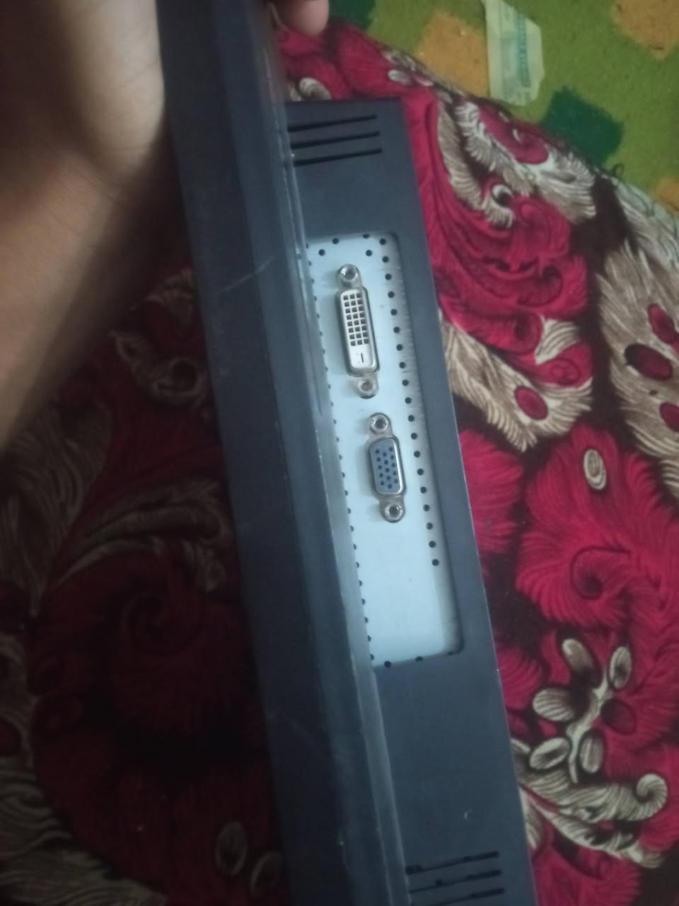 شاشه سامسونج 60 هيرتز حجم 19
بس قاعدة ما وياه

شغاله وعلى الفحص كلشي مابية 

يجي وياه كيبل  VGA أصلي 5 أمتار 

وكيبل تشغيل الشاشة 

سعرة 30الف 

يوجد توصيل لجميع محافظات العراق 

***********

واتساب
