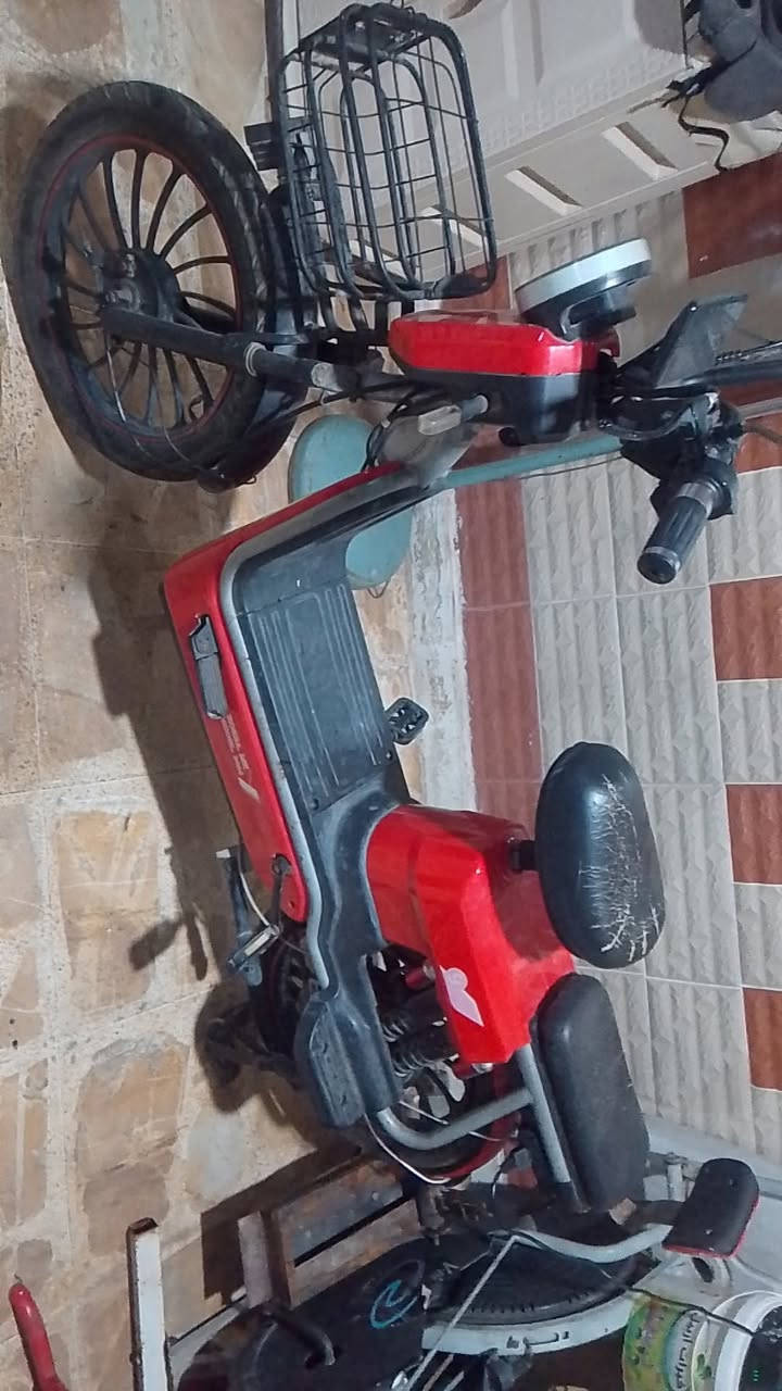 للبيع ماطور شحن خمس باتريات شغاله كلو يعوزو باتريات فقط بي شاحنه السعر قفلو 100 الف للتواصل مع رقم ***********
