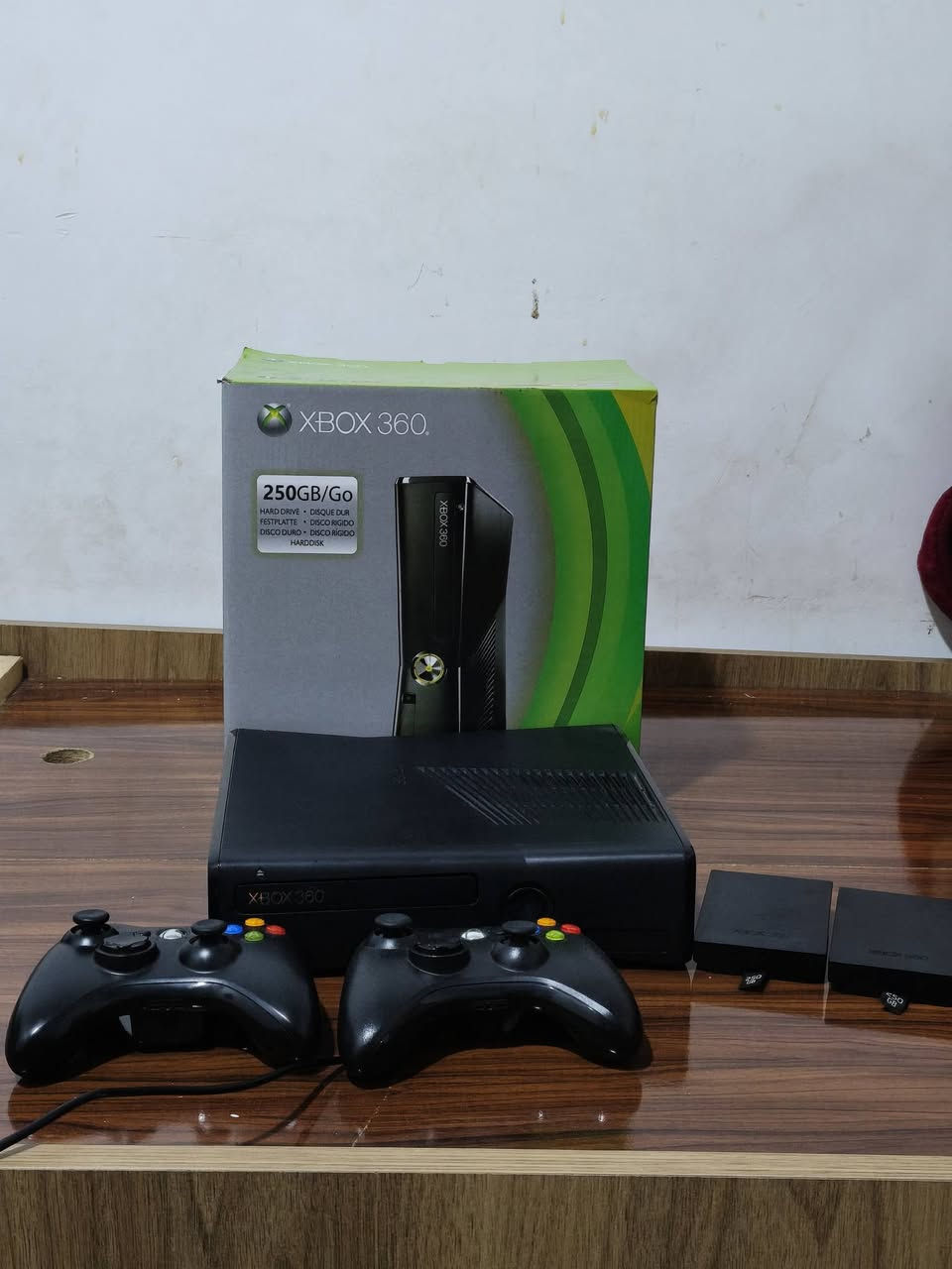 إكس بوكس 360 للبيع 🎮
نضيف كلش – استعمال بيت فقط (مو مال محلات)
🔹 الجهاز نضيف ويشتغل 100%
🔹 ويا يدتين أصليات
🔹 ويا هاردين مال ألعاب
🔹 السعة: 250GB
🔹 متروس ألعاب جاهزة
💰 السعر: 150 ألف بي مجال 
📍 المكان: كركوك
📞 للتواصل: خاص أو واتساب
***********
