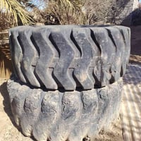 زوج تاير مستخدم واحد نضيف اي ضربه مابي بس الثاني نضيف بي ضربه بسيطه 07...