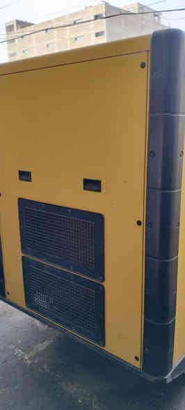 السلام عليكم للبيع مولد بيركنز كاتم اولمبيان  ذو قدره 200 كيفي استخدام قليل مولد كلش جديد استيراد قطر.   مع راس توليد فرنس لوري سومير اصلي  المولد وضع الشركه 
العنوان بغداد كراده شارع52.  
للاتصال ***********.    .
الي يحاب يعرف السعر اما اتصال على الرقم او على الوات ساب
