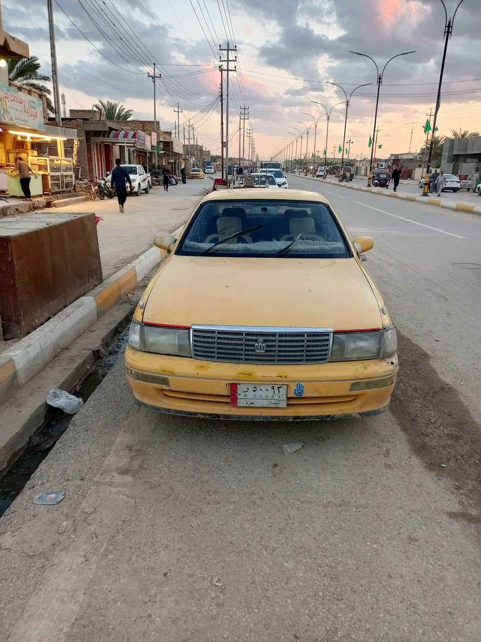 سياره اكراون بطه لبيع
مديل 200
مكفوال من ضربه من كصه من اصوليات 
مكينه وكير مكفولات سياره خير من الله ترايك وين ما جان 
مكان قلعت سكر  هاذ رقم راعيهى 
‏‪***********‬‏
السعر 30 وبيه مجال
