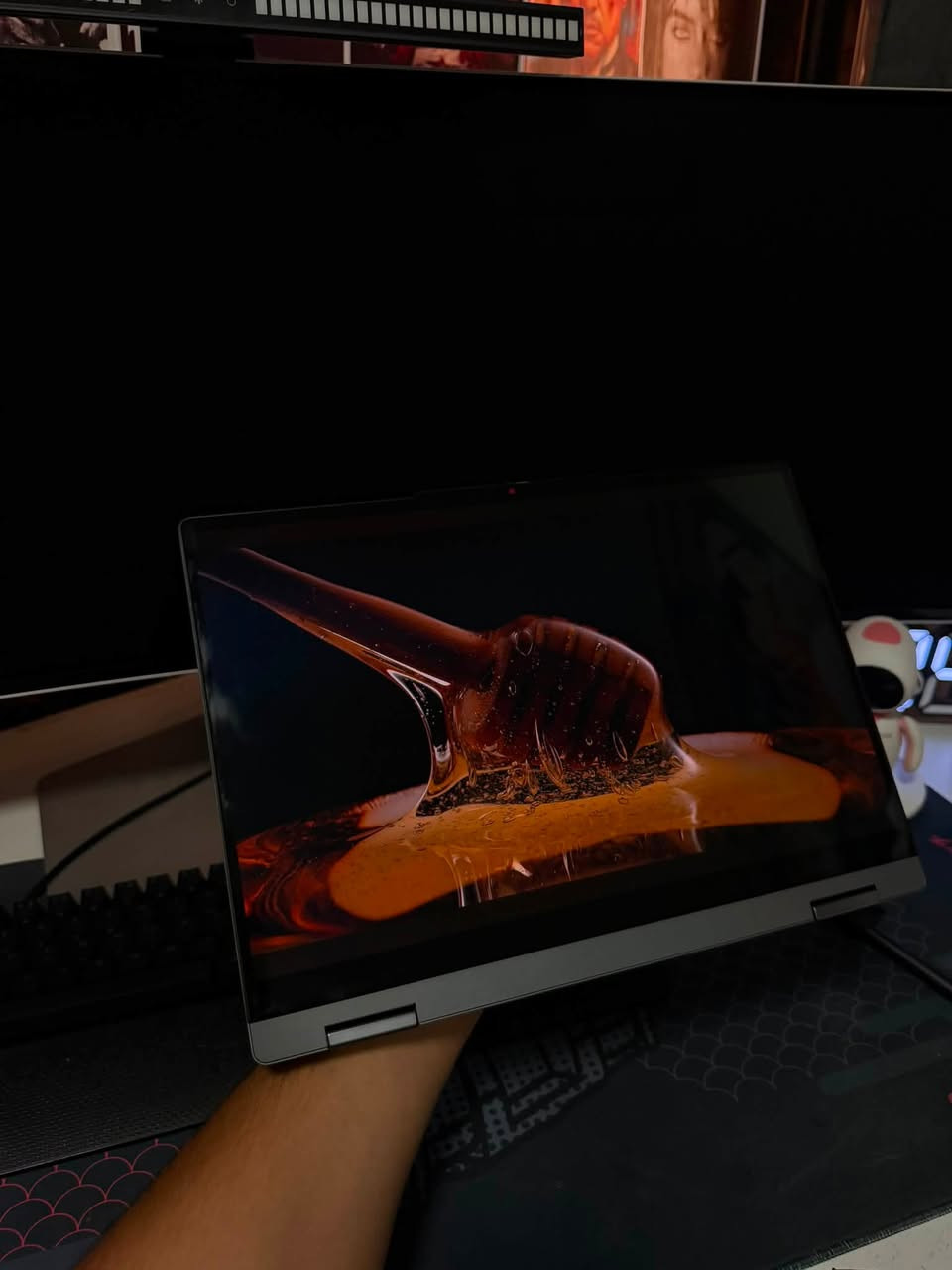 للبيع Lenovo IdeaPad 5 2-in-1
الشاشة oled 😁

* المعالج: Intel Core i7-13620H
* الرام: 16GB
* التخزين: 512GB SSD
* الشاشة: 14” WUXGA OLED Touch
* قابل للدوران 360°
* ويا قلم 
* اللون: Luna Grey
* كرت الشاشة: Intel UHD Graphics
* عدد دورات الشحن: 4 فقط
استخدام اسبوعين فقط وعندي صورة للوصل بس لا اكثر 

الحاسبة جدا نظيفة لا شخط ولا شي وفول جديدة حرفيا

السعر 1,200,000 
مكاني بغداد الدورة 
رقمي واتس فقط ***********
