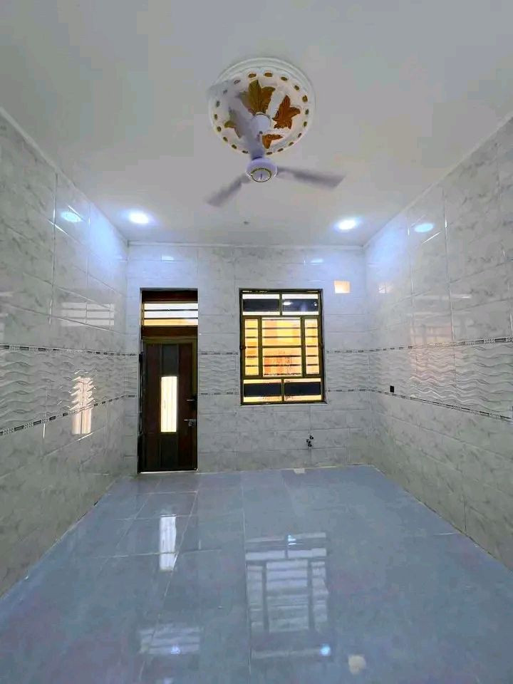 الناصريه شقه نظيفه جدا للايجار في حي العسكري 
بيه 2 غرف نوم 
مطبخ و صحيات عدد ثنين 
وطارمه وصاله نظيفه كلشش

بيه واير مولد 
و واير نت و كيزر و تانكي ماء و ماطور طبعا شقه صلوات على محمد وال محمد نظيفه فوول تبليط كافة الخدمات حتى الكهرباء 4 تشغيل 2 اطفاء 😂😂
رجاءا لحد يعلق ولحد ينطي اعجاب 

للتفاصيل اكثر مراسلة استاذ نمير 
***********

فقط واتساب
