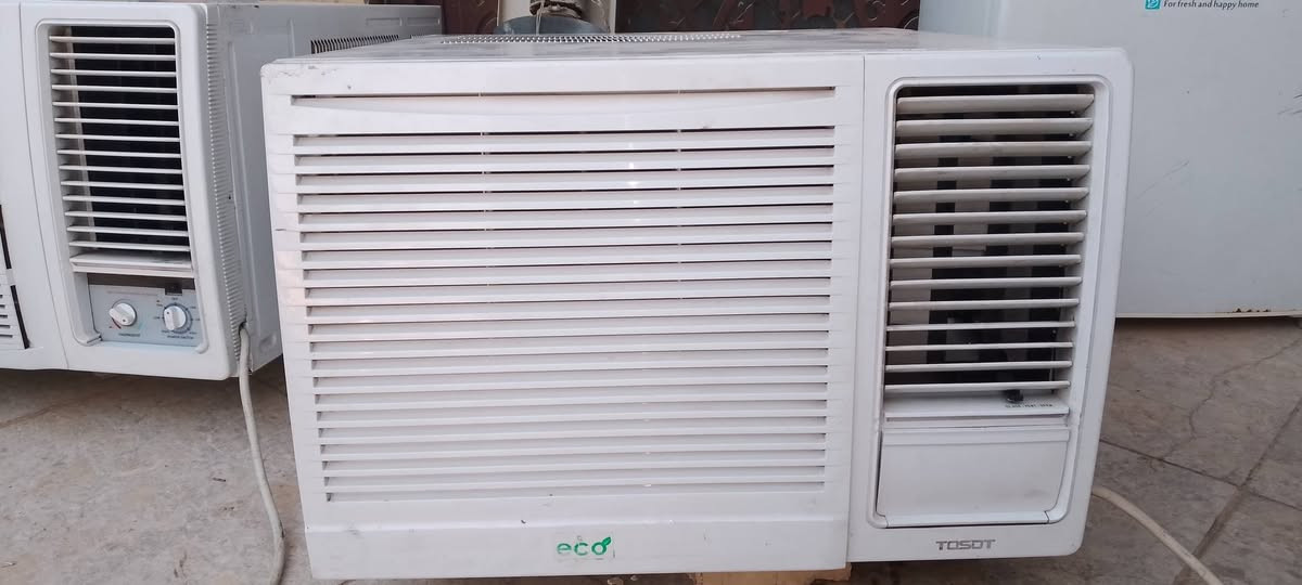 مكيف توسوت طنين شغل تبريده خير من الله سعره 250 وسبلت هايسن طن ونصف كمل حملة ورمونت وكيبل وبوري صغير موجود نقص بوري كبير غاز ومقفول بي ضمان اسبوع سعره 275وسبلت اوكس طنين قطعتين داخلية وخارجية فقط سعره 275مكاني بالزعفرانية حي الامانة لمعلومات ***********

