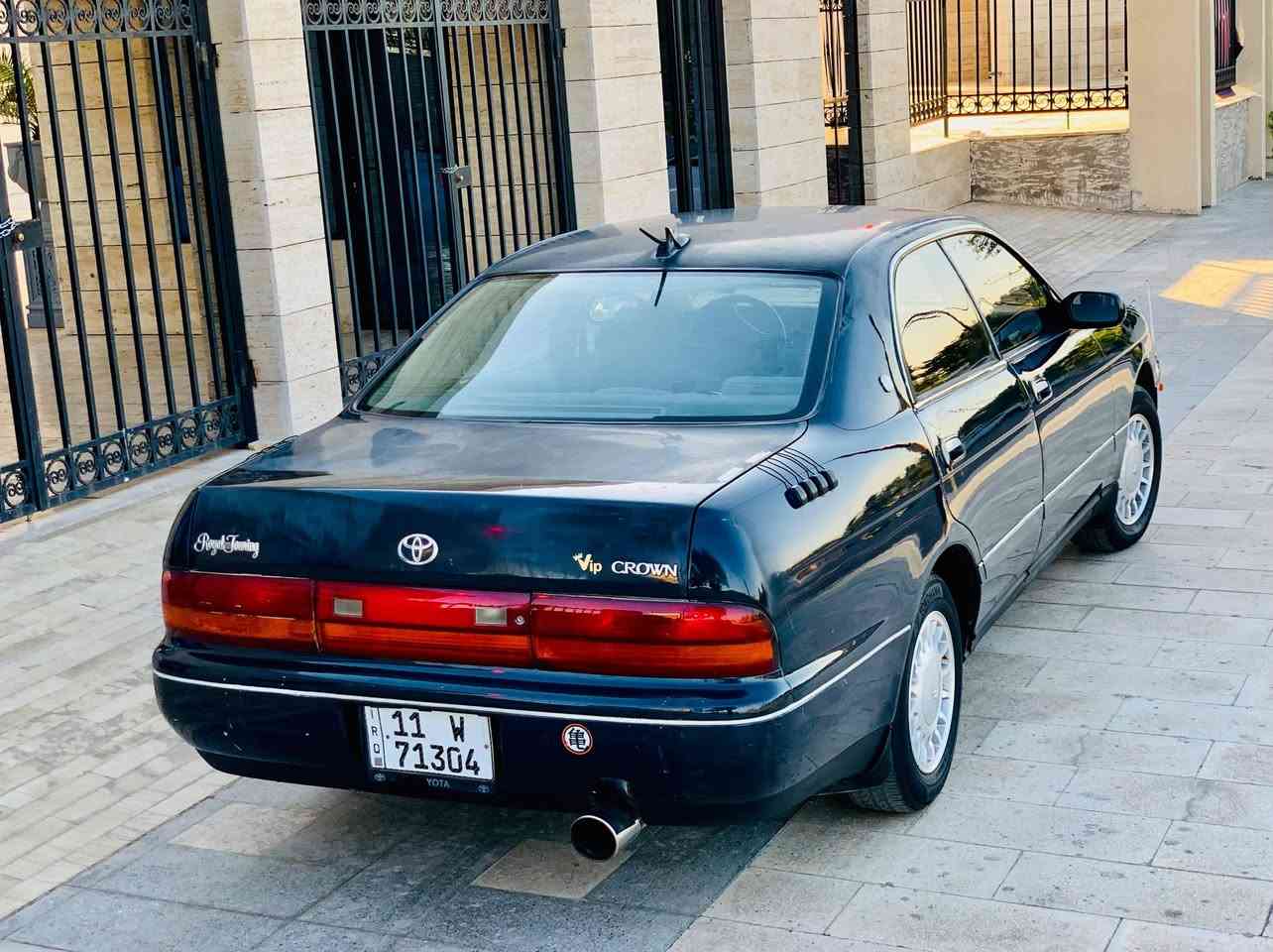 السلام عليكم ورحمة الله 
للبيع بطه متصل موديل 1993 رقم بغداد انكليزي تحويل مباشر سنويه مجدده لل2030  گير ومكينه 2500 شرط حاويه جدد السياره كفالة عامه حتى من الخياس 
وجديده بمعنى الكلمه من دواخل تخم تاير حداديه اسفنج كهربائيات كلها شغاله شرط التبريد ثلج منظومه كلها جديده ويل جديد سنتر لوك جام كله شغال شاشه جبيره ادامه كامله جديده مال جناي السياره احلا من الصور 
مكان السيارة كربلاء السعر 55 وبيها مجال 
للاتصال….***********
