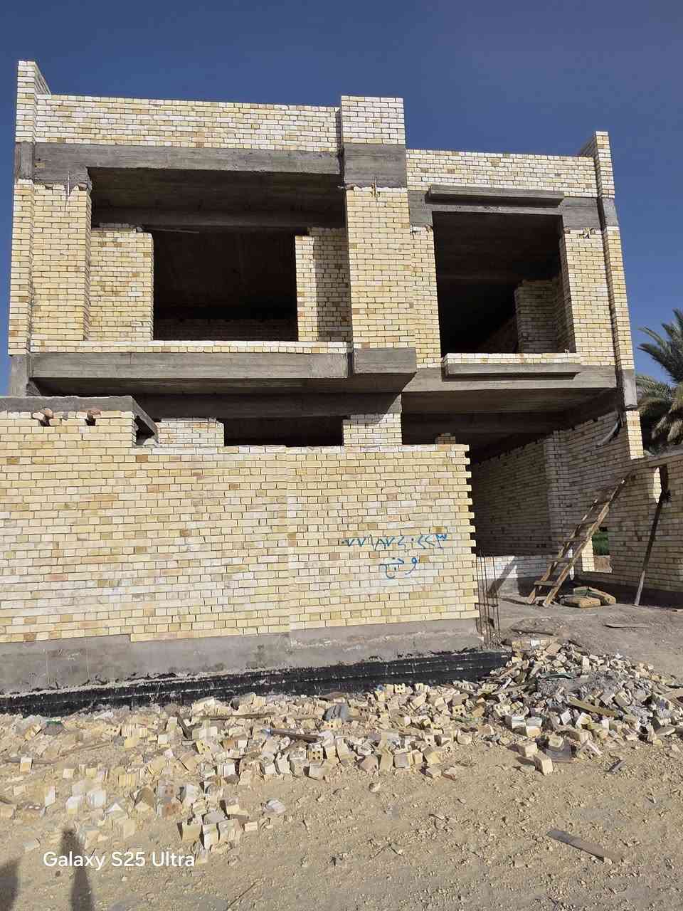 السلام عليكم 
 هيكل للبيع 
 المساحة 200
بناء درجه اولى
يحتوي على 4 غرف 
2 صاله
ستقبال ومطبخ 
3 مجمعات صحيه
عرض شارع فرع 10 م
يبعد عن طريق حله نجف 800م خلف جامعة المستقبل 
طابو صرف زراعي
خدمات كامله  مي وكهرباء  وتبليط 
للاستفسار اتصال على أرقام 
***********
***********
