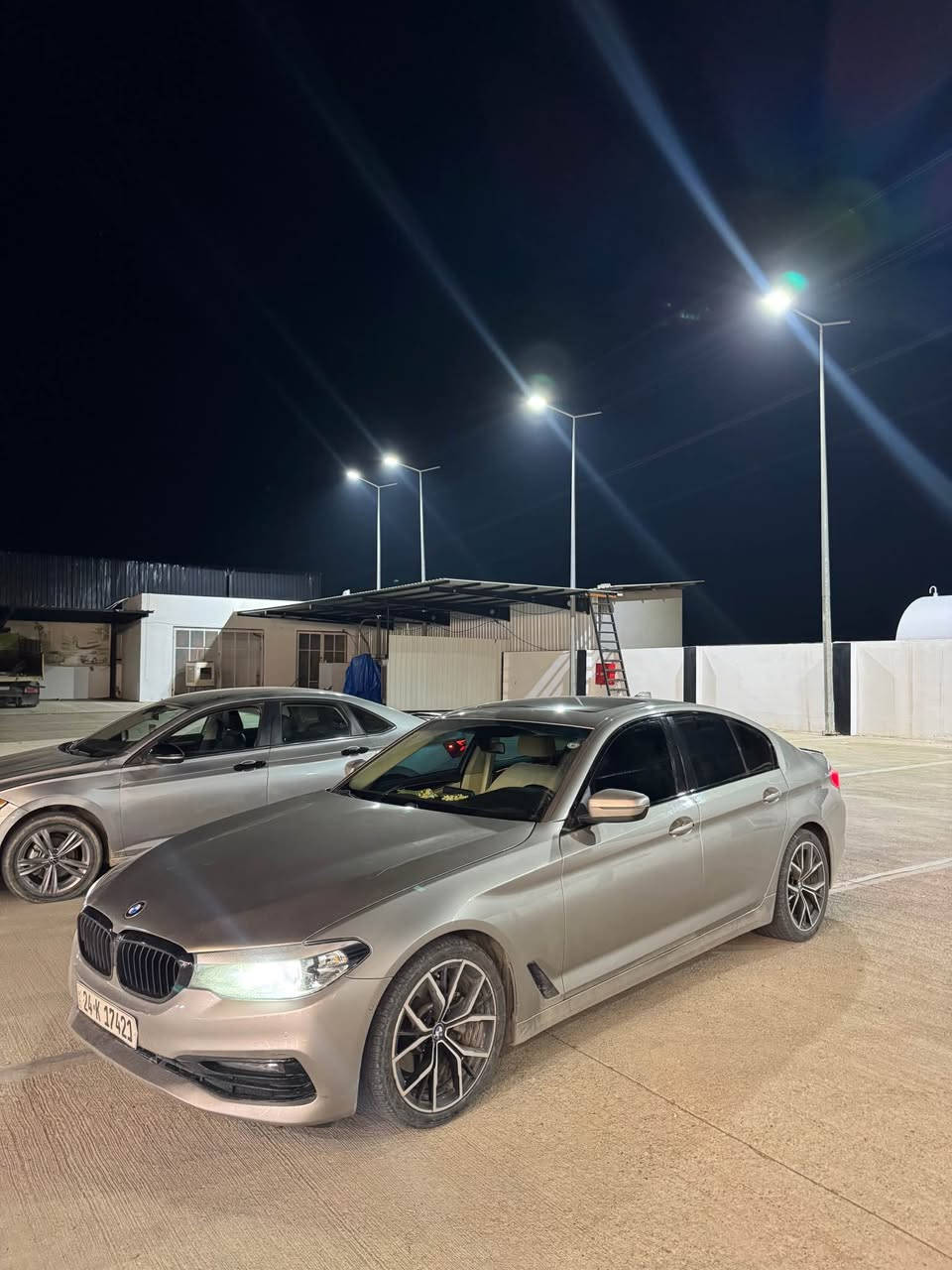 بيم دبليو موديل 2020 
حجم 520 رقم دهوك رقم سنوي جديد
تحويل وكاله بشرط  گير محرك جديد بشرط 
بس قبخ محرك مفتوح 
سياره بي قطعه وحده صبخ بدون دواخل بجم امامي خلفي كبس بدون عل بارد سياره جديد
ماشي 130 
فول مواصفات داخل اصفر 3 مود ايكو سبورت نورمال كشنات خزن هيتر فول فول 
سعر 230$ بي مجال 
مكاني دهوك 
لبيع + مراوس 
رقم موبايل *********** زاخو, دهوك
