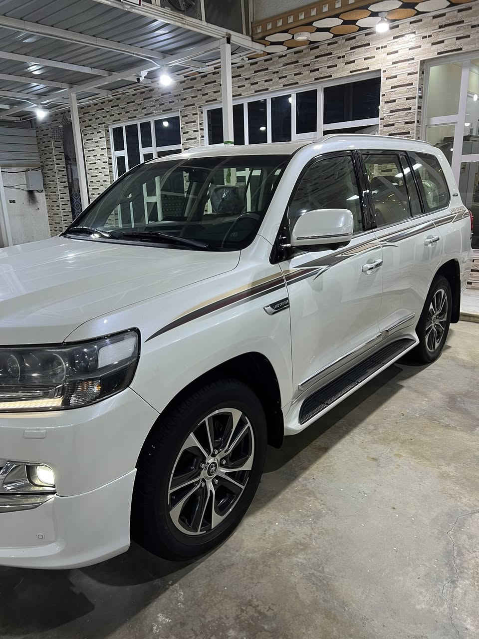 سلام عليكم
لاندكروز 2020 رقم بغداد مكفوله كفاله عام 
***********
