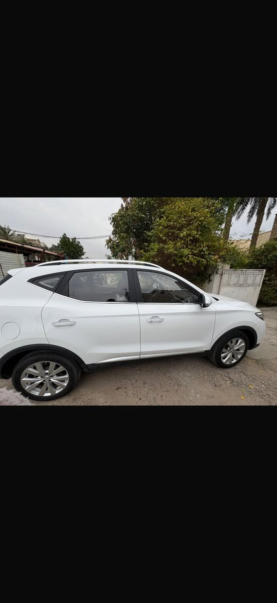 سلام عليكم Mg ZS موديل 2022 رقم بغداد تحويل ثاني يوم كاملة و مابيها اي نقص و مكفولة فقط فيها اصبع بارد بلباب ورا السايق تكحيل على كد الشخط و تكحيل بلدعامية الاماميه فقط الباقي كله مكفول من فتح و صبغ ماشية قليل جداً 19 الف يعني زيرو بموديلها ال لون الابيض المرغوب مواصفاتها شاشة و كامرة خلفية و بصمة و حساسات خلفيه  و معروفة فئة الستندر و محركها 4 سلندر 1500cc مكاني بغداد السعر  125$ و بي مجال انشاءلله للتواصل ***********
