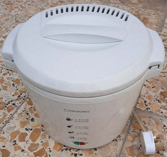 قلاية كهربائية بالزيت عميقة ، ماركة ( COOKWORKS ) ، مستعملة شغالة بحالة جيدة ،  سعة 6 لتر  ، 1800 واط  ، السعر 40  الف دينار ، المكان حي الجامعة ـ بغداد


**إذا كنت صاحب هذا الإعلان وتريد حذفه لأي سبب، رجاءا أرسل رسالة إلى الدعم الفني**