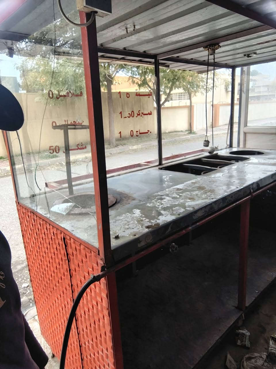 عربانة لفات للبيع نضيف وطباخ داخلي مكان فلافل و 4 عيون اضافيه للاستفسار اتصل 
***********
