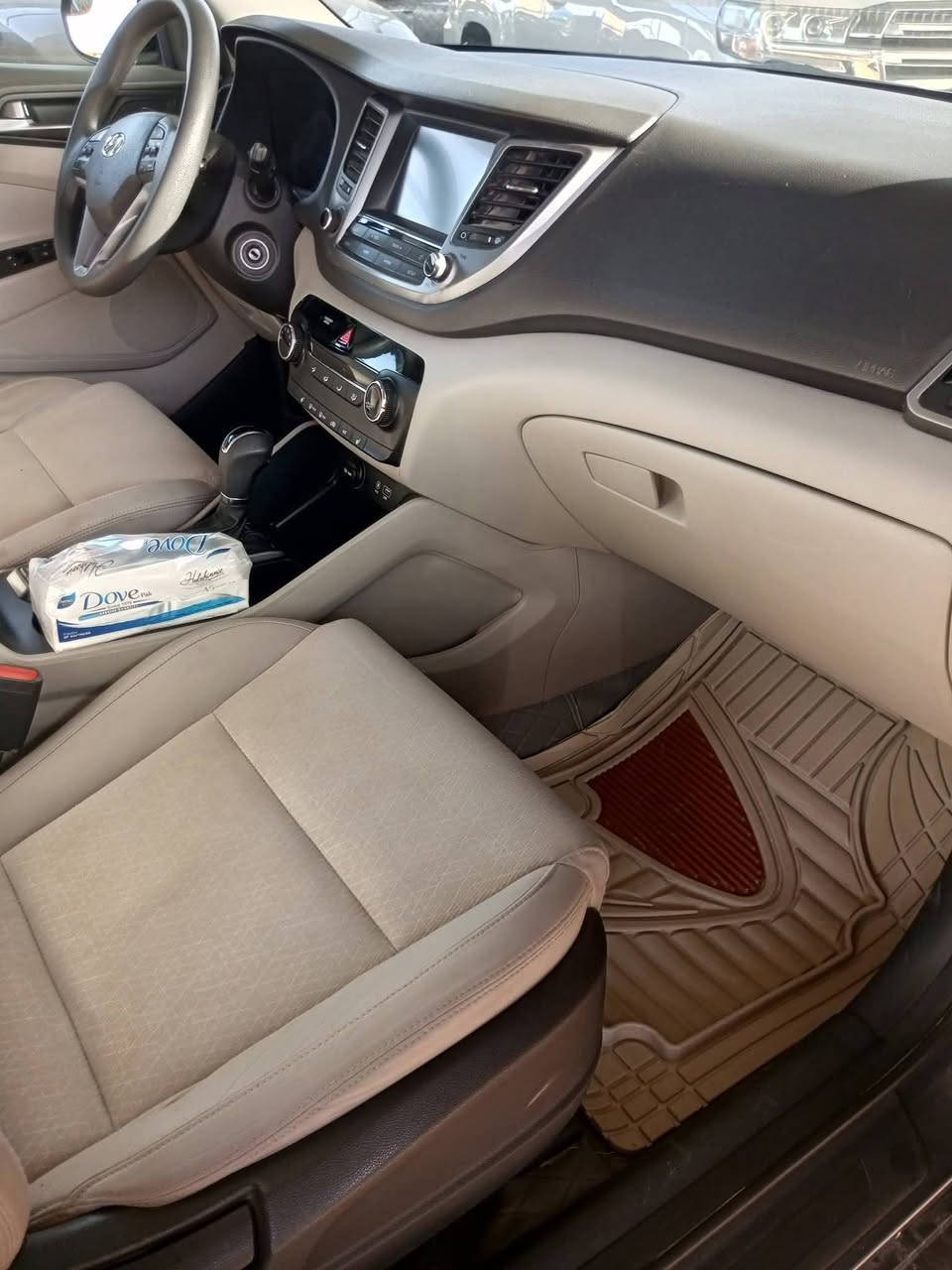 سلام عليكم هونداي توسان ٢٠١٨ محرك ٢٠٠٠ رقم قادسيه دولي بأسمي هزه جديده وارد امريكي حادث فقط بنيد اصلي بدون دواخل عداد المسافه ٨٢ الف مواصفات  فوريل ويل ٣ وضعيات قياده شاشه كامره خلفيه  كشن كهربائي + تدفئه   مانع انحدار  جاهزه من جميع النواحي استعمال قليل السعر 150$ مكان الديوانيه رقم الموبايل ***********
