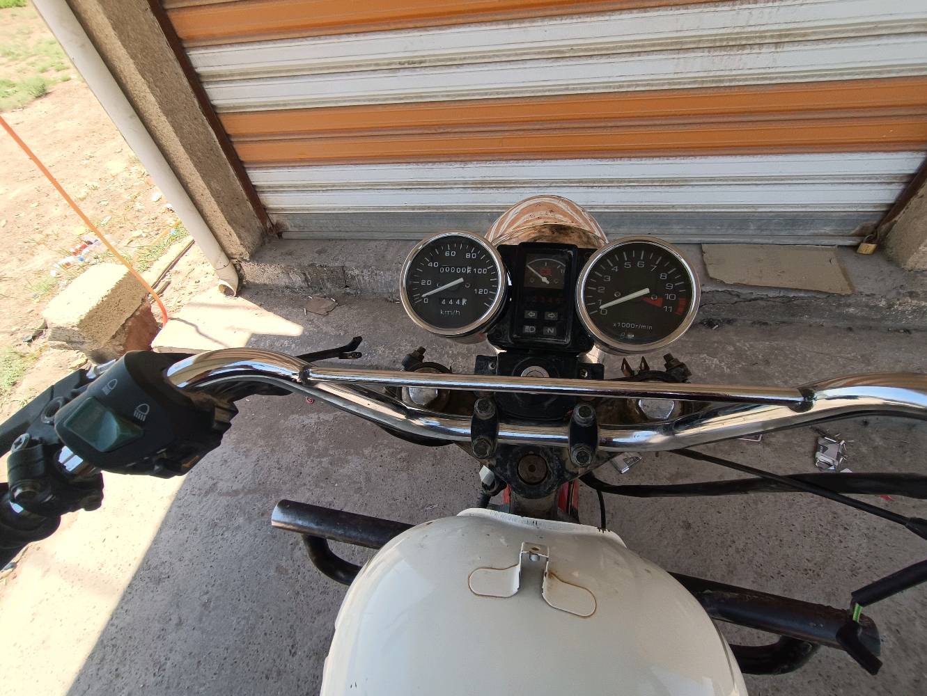 سلام عليكم ستوته للبيع
🏍ستوته دايوان محرك جمره 2024
 🕳تخم تاير  جديد ابو الخط الابيض 
🛡تانكي جديد 
⚙تشبول جديد
  👍ستوته نضيفه وخير من الله
🛡 مابيهه خياس
🔌كهربائيات كلهه شغاله ضفيره جديده 
🫀ستوته نكره الله شاهد هندر سلف 
🔧 نقوصاتهه بس دبلات الوره ونقوصات خفيفه
📄 اوراق اصولي ستوته كامله ومال جناي  
💰السعر( 900) وبيهه مجال حك الجيه 
📍المكان/ بابل /الاسكندريه
📞 ***********