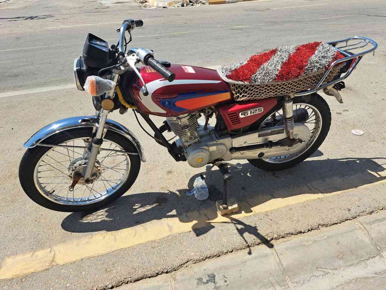 دراجه للبيع موديل 20 نامه أوراق اصوليه 
دراجه نضيفه وحلوه 
كهربائيات شغاله محرك خير من الله مفتوح بستم ولفات 
شاصي مكفول 
***********
