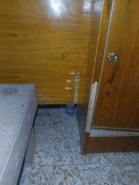 السلام عليكم ورحمة الله وبركاته غرفة نوم صاج عراقي نضيف فقط الاظراظر البصورة بسيطه كلشي فقط بيع سعرها 450 وبيها مجال للشراي العنوان بغداد الامين الثانيه ركيه وسكينه 
رقم الهاتف ***********
