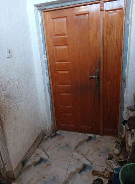 السلام عليكم
بيت للبيع في القشلة سنة البناء 1994 يتكون من طابقين الأرضي كونكريت مسلح ويحتوي على استقبال وغرفة نوم وهول ومطبخ والملحقات الصحية الطابق الثاني عكادة ويحتوي على غرفتين وغرفة ثالثة نقص فقط السقف مع تواليت تم ترميم البيت سنة  2023 واعادة تأسيس الماء والمجاري والتأسيسات الكهربائية والأرضية بورسلين وسيراميك جدران وسقوف ثانوية لمعرفة ال س ع ر الاتصال على الرقم 
***********
او على الخاص
