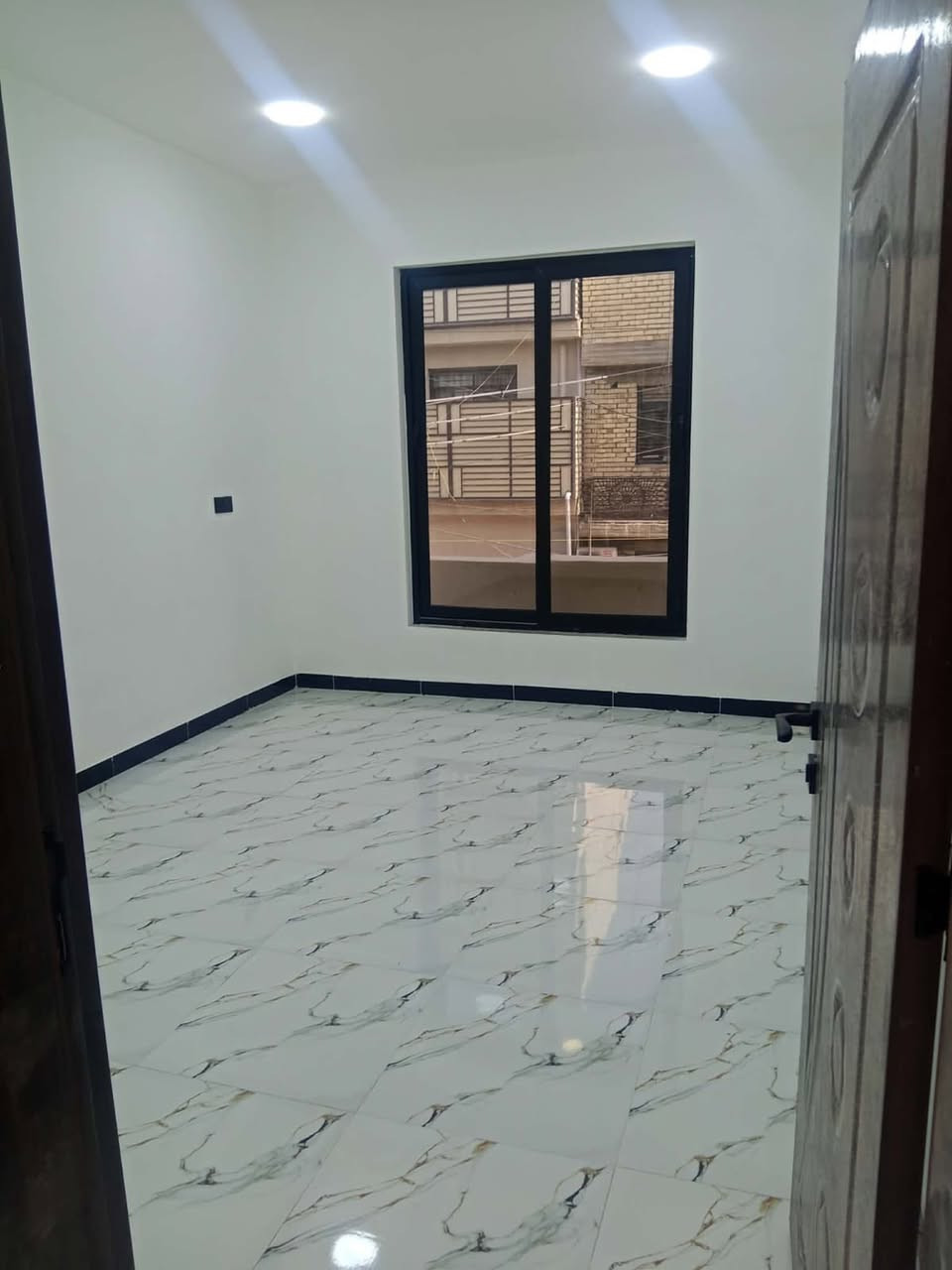 توكلنا على رب العباد  

🏠بيت  مساحة 75 متر 

 الطابق الارضي  صالة  : غرفه نوم   !!! مطبخ !!! خدمات 🚾

الطابق الثاني غرفتين نوم  مريحه و واسعات   !!! خدمات🚾 

بناء الدار🏗️  سنه 2026 زيرو غير مسكون 

موقع البيت 📍 حي الجهاد ديوان المخابرات  موقع مميز ومرتب 
السعر💰 مناسب  

الاستفسار 
☎️📞
***********
