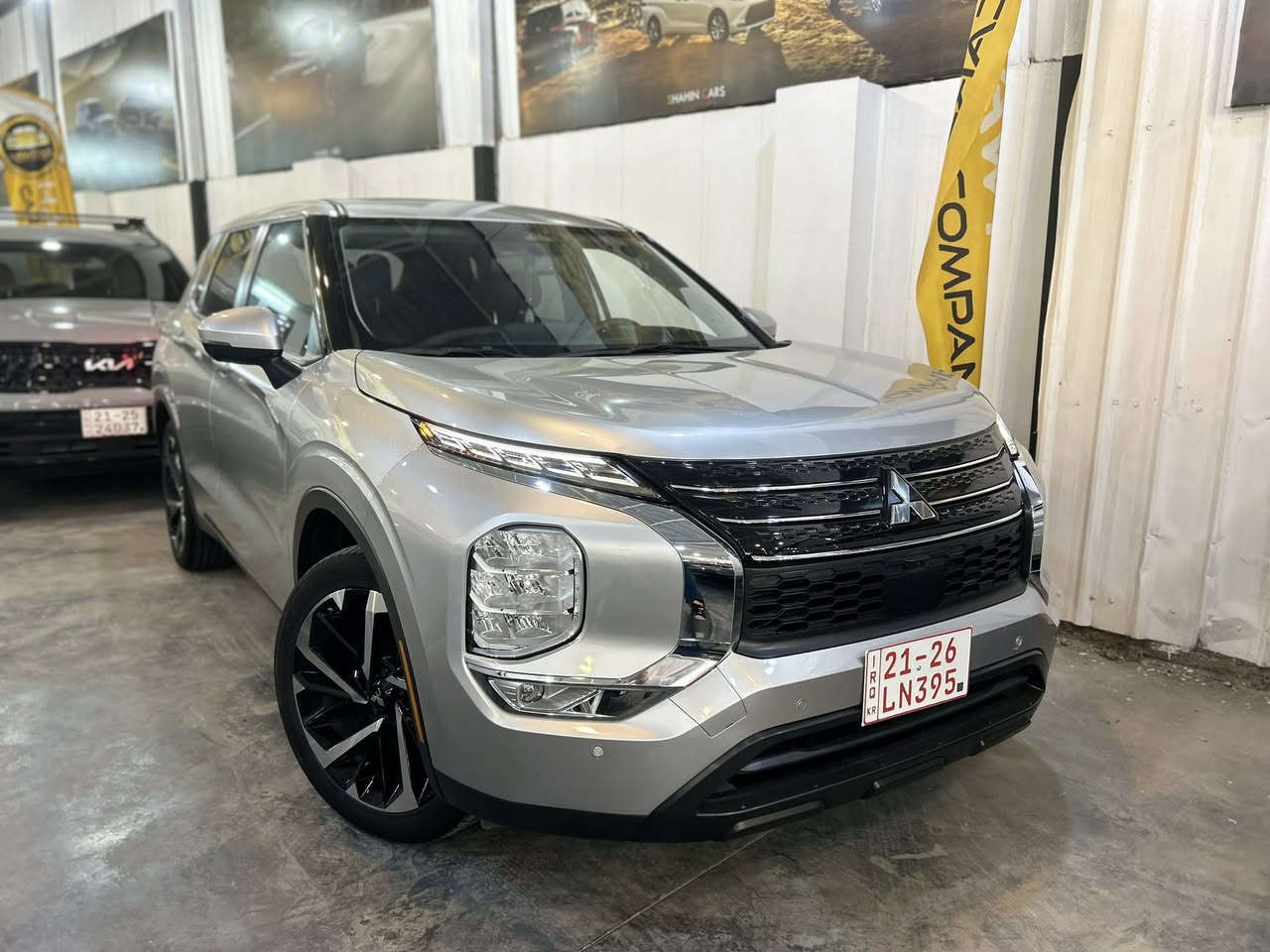 للبيع او مراوسه
MITSUBISHI 
OUTLANDER
2024
SE
2,5L
V4
11,000 MILES 

المواصفات SE👑///
• مكينة 4 سلندر
• سعة المحرك 2.5 لتر بنزين
• قوة 181 حصان
• عزم دوران 245 نيوتن متر تقريباً
• قير أوتوماتيك CVT
• نظام دفع أمامي 
• أوضاع قيادة متعددة
• تبريد أمامي (مقاعد مدفأة)
• إشارات بالمرايا
• تحكمات على الستيرنغ
• شاشة حجم كبير 9 إنش
‏• Apple CarPlay (لاسلكي)
‏• Android Auto
• بلوتوث
‏• USB أمامي وخلفي
• شاحن لاسلكي (حسب الفئة)
• كروز كنترول متكيف
• تحديد مسار
• رادار أمامي
• رادار خلفي
• حساسات أمامية وخلفية
• كاميرا خلفية
• نظام منع تصادم أمامي
• نقطة عمياء
• تنبيه مرور خلفي
• مثبت سرعة ذكي
• جنوط ألمنيوم 20 إنش
• تشغيل بصمة
• دخول ذكي
• مصابيح أمامية LED
• إضاءة نهارية LED
• باب خلفي كهربائي
• مكيف أوتوماتيك ثنائي المنطقة

ضرر//بدون صبغ❗️شرط فحص 
بدون دواخل ✅
شواصي سليمة 💯
بدون ايرباك ✅

 JA4J3VA87RZ033707

السعر///235$ ورقة وبيها مجال 💵

سيارة جاهز ما بيها اي نقص ✅

بوليش و حمام جديد ✅

سيارة كاتي يترقم المحافظات شمالية ✅

العنوان- كركوك 🌇

📞 0770 912 5605
