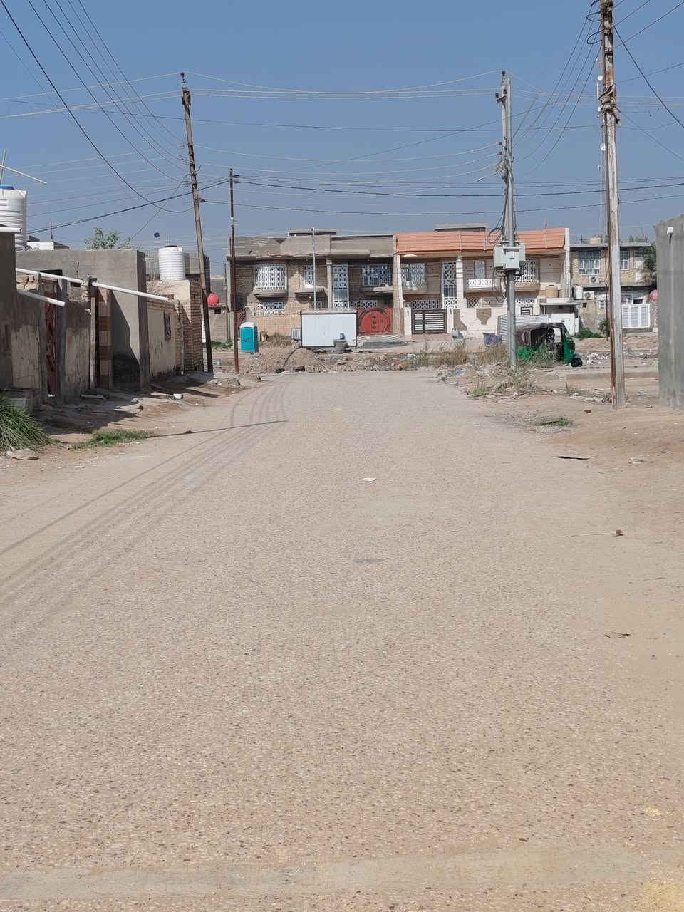 🏠 هيكل للبيع ((مطلوب مبادرة))   – الحي العسكري خلف معهد الاوائل
╚════════════════════╝
📍 خلف معهد الاوائل
📍 بوجه ساحة القضاة
━━━━━━━━━━━━━━━━━━
📐 التفاصيل:
▪ المساحة: 150 م²
▪ الواجهة: 10 م
▪ النزال: 15 م
▪ طابو صرف
▪ غير مسقف (هيكل)
━━━━━━━━━━━━━━━━━━
🏡 حسب الخريطة يحتوي على:
▫ غرفتين نوم
▫ صالة
▫ استقبال
▫ مجمعات صحية
━━━━━━━━━━━━━━━━━━
💰 السعر: 30 مليون
━━━━━━━━━━━━━━━━━━
📌 تفاصيل القرض:
▪ مستلم 90 مليون
▪ 5 ملايين تأمينات
▪ مسدد 25 مليون
▪ القسط الشهري 490 ألف
▪ شرط تبديل الكفيل (راتبه فوق مليون)
▪ البائع غير مسؤول عن رسوم التحويل بالمصرف العقاري
━━━━━━━━━━━━━━━━━━
📞 للاستفسار: ***********
✨ (سكرن المنشور وتعال خاص)
