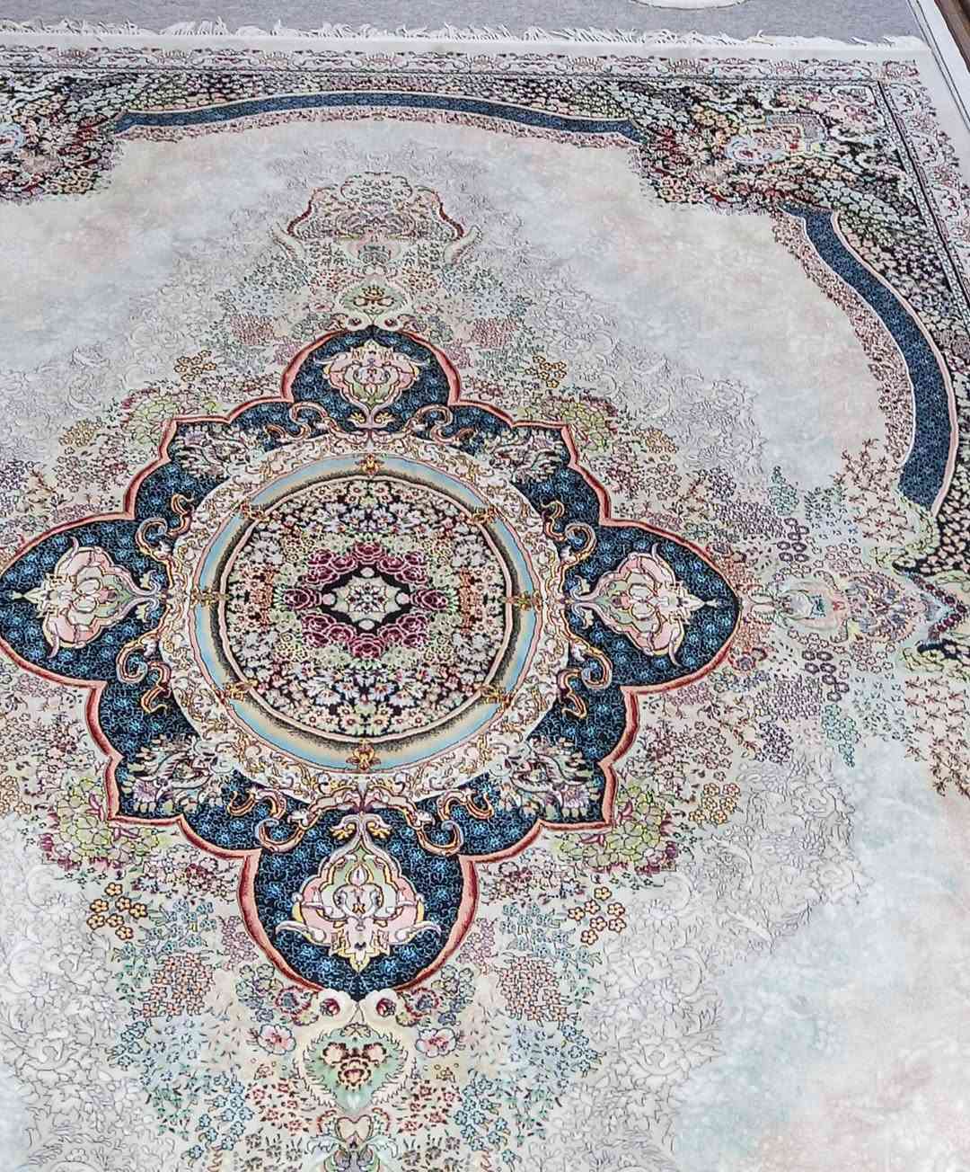 فەرشی ئێرانی دەرەجەیەکی ٧٠٠ شانەن هەردووکی تازەوجوانە 
قیاسی ٢بە٣
قیاسی ٣بە٤ 
نرخی ٣٦٠ مەعامەلە 
***********سلێمانی
