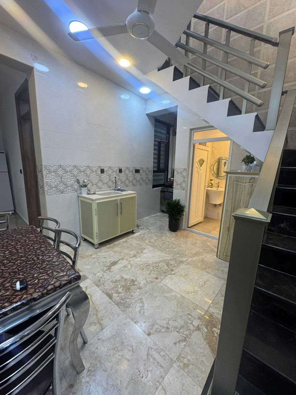 بيت للبيع حي تونس زاعي سند ٢٥ مجاور طابو لصناعه 
لمساحه ٧٠ متر يحتوي ع ٣ غرف نوم غرفه واحد ماستر 
كامل خدمات مي كهرباء مجاري 
للتراصل ***********
